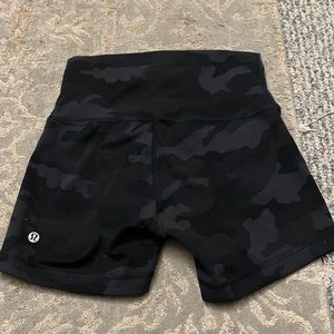 Lululemon shorts size 6